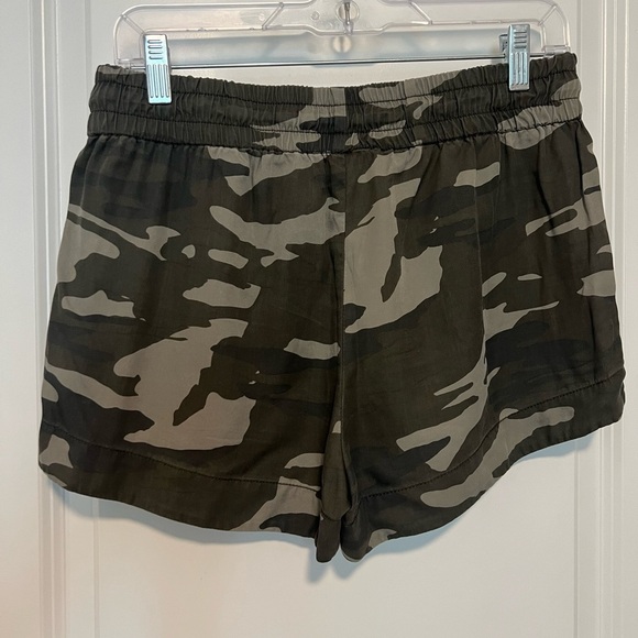 Express Camouflage Shorts - Picture 2 of 4